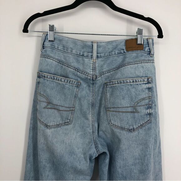 AMERICAN EAGLE Mom‎ Jeans Light Wash Destructed Womens Size 2L - Picture 4 of 8